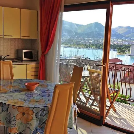 Stunning View With Balcony تروغير