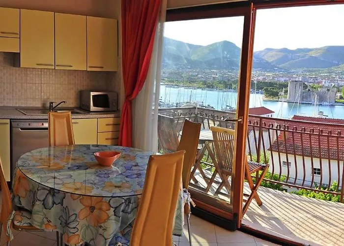 Stunning View With Balcony トロギール